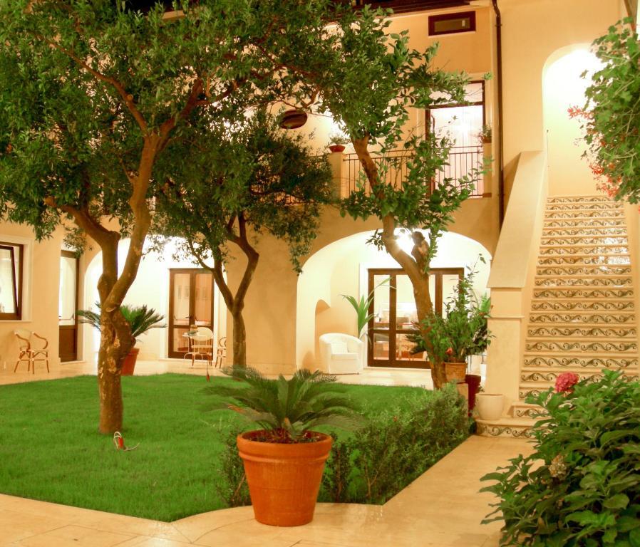 Готель L' Antico Cortile Казерта Екстер'єр фото